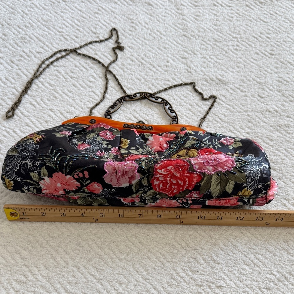 Beautiful Vintage 1990s / 2000 Black Red Gold Embroidered and Beaded Evening Bag - Picture 9 of 11
